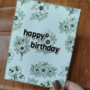כרטיס ברכה "happy birthday" עם פרחים לבנים