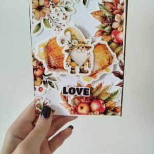 כרטיס ברכה "love" עם גמד גינה ופרחים